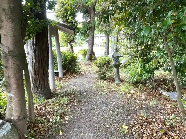 八柱神社 (上村)の{uncategorized: "未分類", other: "その他", undefined: "問題あり", building: "その他建物", grave: "お墓", sacred_gate: "鳥居", guardian: "狛犬", statue: "像", buddha: "仏像", history: "歴史", nature: "自然", garden: "庭園", animal: "動物", pagoda: "塔", temizu: "手水舎", mountain_gate: "山門・神門", sanctuary: "本殿・本堂", subordinate: "末社・摂社", art: "芸術", scenery: "景色", jizo: "地蔵", ema: "絵馬", goshuin: "御朱印", omikuji: "おみくじ", items: "授与品その他", amulet: "お守り", goshuincho: "御朱印帳", eats: "食事", festival: "お祭り", votive_dance: "神楽", shichigosan: "七五三参", wedding: "結婚式", experience: "体験その他", initially: "初詣", around: "周辺", anti_infection: "感染症対策"}