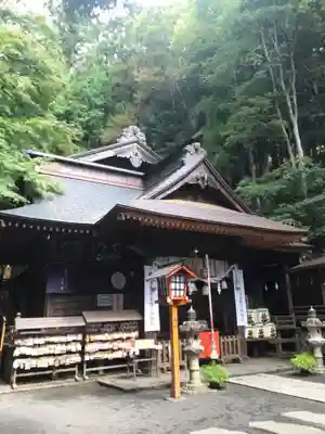 新倉富士浅間神社の本殿・本堂