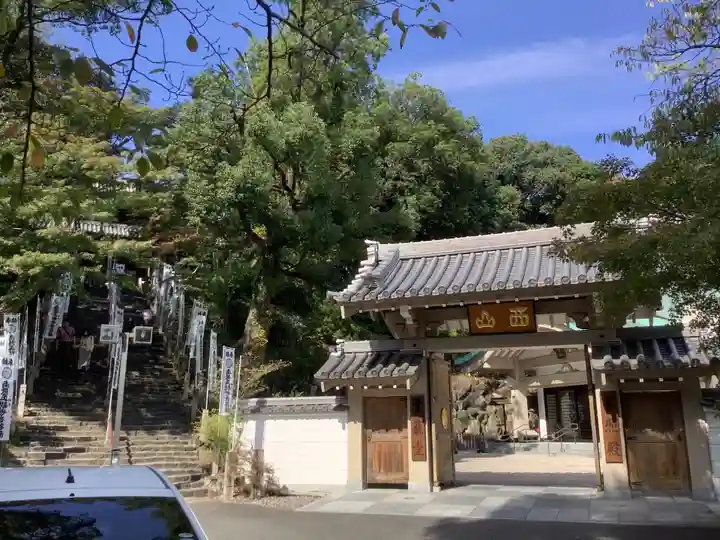 八事山 興正寺の山門・神門