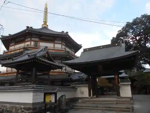 浄満寺の山門