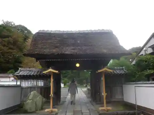 上行寺の山門