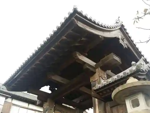 月照寺の山門