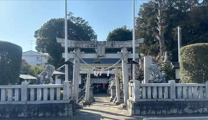 白蛇辨財天の鳥居