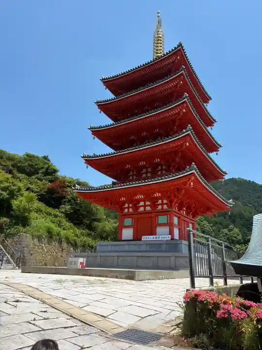 総本山 本福寺の{uncategorized: "未分類", other: "その他", undefined: "問題あり", building: "その他建物", grave: "お墓", sacred_gate: "鳥居", guardian: "狛犬", statue: "像", buddha: "仏像", history: "歴史", nature: "自然", garden: "庭園", animal: "動物", pagoda: "塔", temizu: "手水舎", mountain_gate: "山門・神門", sanctuary: "本殿・本堂", subordinate: "末社・摂社", art: "芸術", scenery: "景色", jizo: "地蔵", ema: "絵馬", goshuin: "御朱印", omikuji: "おみくじ", items: "授与品その他", amulet: "お守り", goshuincho: "御朱印帳", eats: "食事", festival: "お祭り", votive_dance: "神楽", shichigosan: "七五三参", wedding: "結婚式", experience: "体験その他", initially: "初詣", around: "周辺", anti_infection: "感染症対策"}