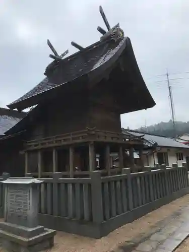 鷹日神社の本殿