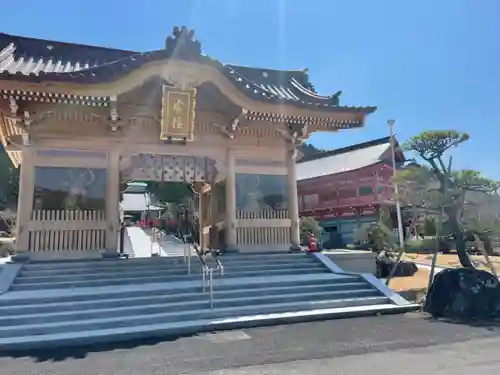 青龍寺(昭和大仏)の山門