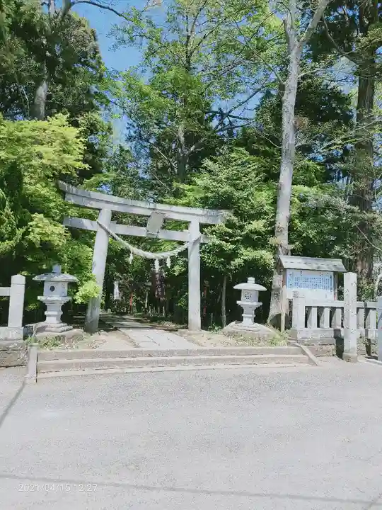 間々田八幡宮の鳥居