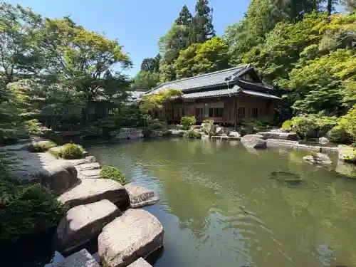 百済寺の{uncategorized: "未分類", other: "その他", undefined: "問題あり", building: "その他建物", grave: "お墓", sacred_gate: "鳥居", guardian: "狛犬", statue: "像", buddha: "仏像", history: "歴史", nature: "自然", garden: "庭園", animal: "動物", pagoda: "塔", temizu: "手水舎", mountain_gate: "山門・神門", sanctuary: "本殿・本堂", subordinate: "末社・摂社", art: "芸術", scenery: "景色", jizo: "地蔵", ema: "絵馬", goshuin: "御朱印", omikuji: "おみくじ", items: "授与品その他", amulet: "お守り", goshuincho: "御朱印帳", eats: "食事", festival: "お祭り", votive_dance: "神楽", shichigosan: "七五三参", wedding: "結婚式", experience: "体験その他", initially: "初詣", around: "周辺", anti_infection: "感染症対策"}