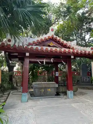 波上宮の手水舎