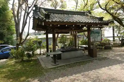 等彌神社の手水舎