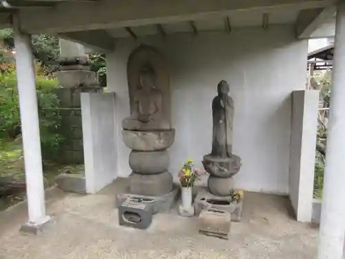 本覚寺の像