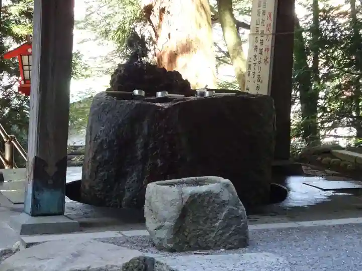新倉富士浅間神社の手水舎