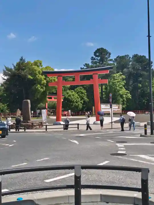 賀茂別雷神社(上賀茂神社)の{uncategorized: "未分類", other: "その他", undefined: "問題あり", building: "その他建物", grave: "お墓", sacred_gate: "鳥居", guardian: "狛犬", statue: "像", buddha: "仏像", history: "歴史", nature: "自然", garden: "庭園", animal: "動物", pagoda: "塔", temizu: "手水舎", mountain_gate: "山門・神門", sanctuary: "本殿・本堂", subordinate: "末社・摂社", art: "芸術", scenery: "景色", jizo: "地蔵", ema: "絵馬", goshuin: "御朱印", omikuji: "おみくじ", items: "授与品その他", amulet: "お守り", goshuincho: "御朱印帳", eats: "食事", festival: "お祭り", votive_dance: "神楽", shichigosan: "七五三参", wedding: "結婚式", experience: "体験その他", initially: "初詣", around: "周辺", anti_infection: "感染症対策"}