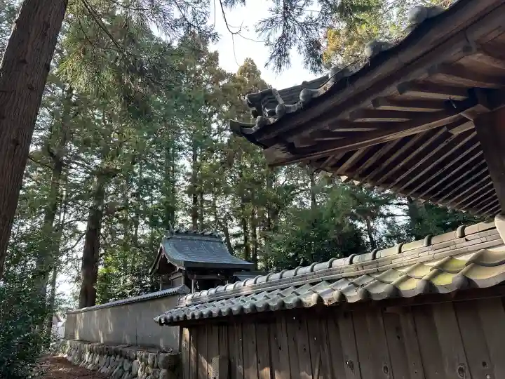 大神社の{uncategorized: "未分類", other: "その他", undefined: "問題あり", building: "その他建物", grave: "お墓", sacred_gate: "鳥居", guardian: "狛犬", statue: "像", buddha: "仏像", history: "歴史", nature: "自然", garden: "庭園", animal: "動物", pagoda: "塔", temizu: "手水舎", mountain_gate: "山門・神門", sanctuary: "本殿・本堂", subordinate: "末社・摂社", art: "芸術", scenery: "景色", jizo: "地蔵", ema: "絵馬", goshuin: "御朱印", omikuji: "おみくじ", items: "授与品その他", amulet: "お守り", goshuincho: "御朱印帳", eats: "食事", festival: "お祭り", votive_dance: "神楽", shichigosan: "七五三参", wedding: "結婚式", experience: "体験その他", initially: "初詣", around: "周辺", anti_infection: "感染症対策"}