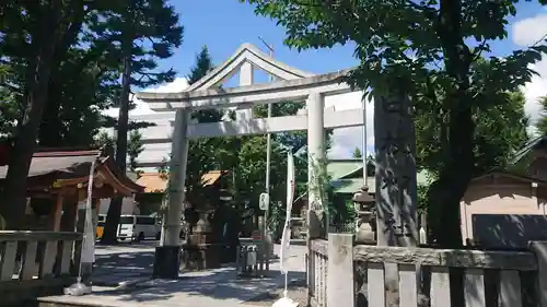 お三の宮日枝神社の鳥居