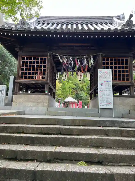 艮神社の{uncategorized: "未分類", other: "その他", undefined: "問題あり", building: "その他建物", grave: "お墓", sacred_gate: "鳥居", guardian: "狛犬", statue: "像", buddha: "仏像", history: "歴史", nature: "自然", garden: "庭園", animal: "動物", pagoda: "塔", temizu: "手水舎", mountain_gate: "山門・神門", sanctuary: "本殿・本堂", subordinate: "末社・摂社", art: "芸術", scenery: "景色", jizo: "地蔵", ema: "絵馬", goshuin: "御朱印", omikuji: "おみくじ", items: "授与品その他", amulet: "お守り", goshuincho: "御朱印帳", eats: "食事", festival: "お祭り", votive_dance: "神楽", shichigosan: "七五三参", wedding: "結婚式", experience: "体験その他", initially: "初詣", around: "周辺", anti_infection: "感染症対策"}