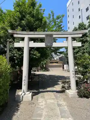 被官稲荷神社の鳥居