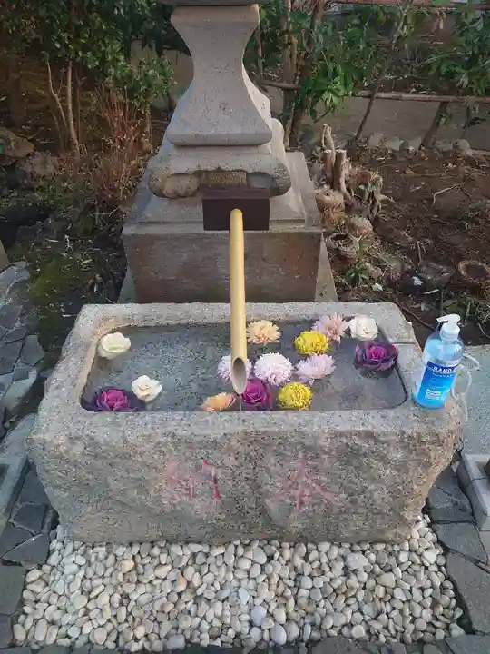 横浜御嶽神社の手水舎