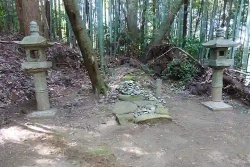 高田山口神社の塔