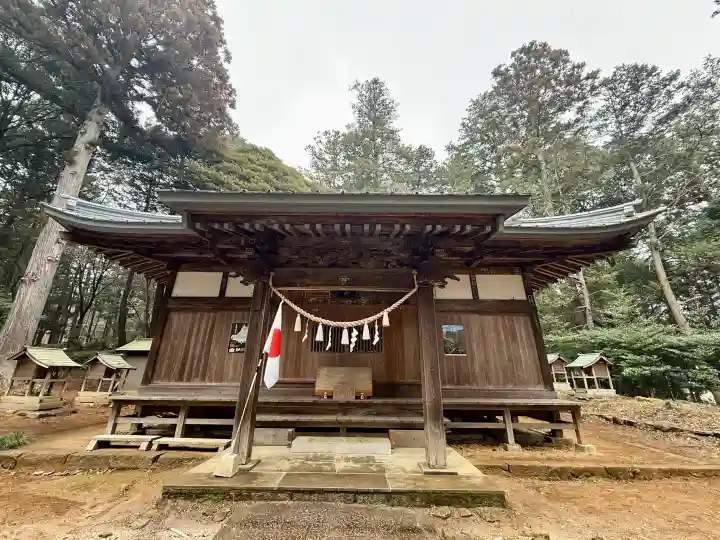 雨引千勝神社の{uncategorized: "未分類", other: "その他", undefined: "問題あり", building: "その他建物", grave: "お墓", sacred_gate: "鳥居", guardian: "狛犬", statue: "像", buddha: "仏像", history: "歴史", nature: "自然", garden: "庭園", animal: "動物", pagoda: "塔", temizu: "手水舎", mountain_gate: "山門・神門", sanctuary: "本殿・本堂", subordinate: "末社・摂社", art: "芸術", scenery: "景色", jizo: "地蔵", ema: "絵馬", goshuin: "御朱印", omikuji: "おみくじ", items: "授与品その他", amulet: "お守り", goshuincho: "御朱印帳", eats: "食事", festival: "お祭り", votive_dance: "神楽", shichigosan: "七五三参", wedding: "結婚式", experience: "体験その他", initially: "初詣", around: "周辺", anti_infection: "感染症対策"}