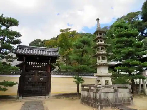 寶塔寺（宝塔寺）の山門