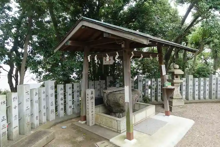 忍陵神社の手水舎