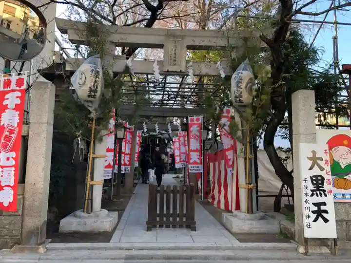 千住本氷川神社の鳥居