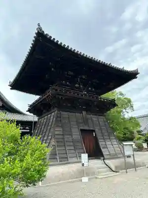 鶴林寺の{uncategorized: "未分類", other: "その他", undefined: "問題あり", building: "その他建物", grave: "お墓", sacred_gate: "鳥居", guardian: "狛犬", statue: "像", buddha: "仏像", history: "歴史", nature: "自然", garden: "庭園", animal: "動物", pagoda: "塔", temizu: "手水舎", mountain_gate: "山門・神門", sanctuary: "本殿・本堂", subordinate: "末社・摂社", art: "芸術", scenery: "景色", jizo: "地蔵", ema: "絵馬", goshuin: "御朱印", omikuji: "おみくじ", items: "授与品その他", amulet: "お守り", goshuincho: "御朱印帳", eats: "食事", festival: "お祭り", votive_dance: "神楽", shichigosan: "七五三参", wedding: "結婚式", experience: "体験その他", initially: "初詣", around: "周辺", anti_infection: "感染症対策"}