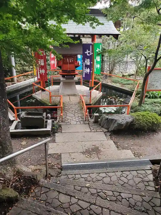 尾曳稲荷神社の末社・摂社