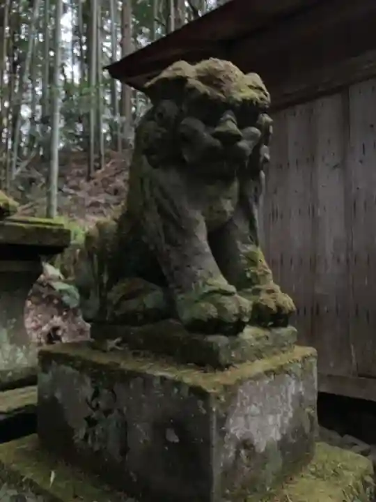 十二所神社の{uncategorized: "未分類", other: "その他", undefined: "問題あり", building: "その他建物", grave: "お墓", sacred_gate: "鳥居", guardian: "狛犬", statue: "像", buddha: "仏像", history: "歴史", nature: "自然", garden: "庭園", animal: "動物", pagoda: "塔", temizu: "手水舎", mountain_gate: "山門・神門", sanctuary: "本殿・本堂", subordinate: "末社・摂社", art: "芸術", scenery: "景色", jizo: "地蔵", ema: "絵馬", goshuin: "御朱印", omikuji: "おみくじ", items: "授与品その他", amulet: "お守り", goshuincho: "御朱印帳", eats: "食事", festival: "お祭り", votive_dance: "神楽", shichigosan: "七五三参", wedding: "結婚式", experience: "体験その他", initially: "初詣", around: "周辺", anti_infection: "感染症対策"}