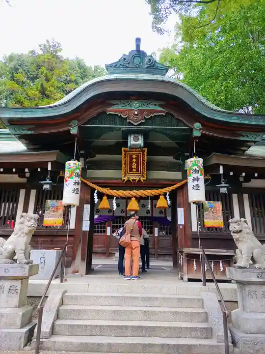 挙母神社の山門・神門