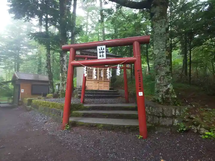 新屋山神社奥宮のその他建物