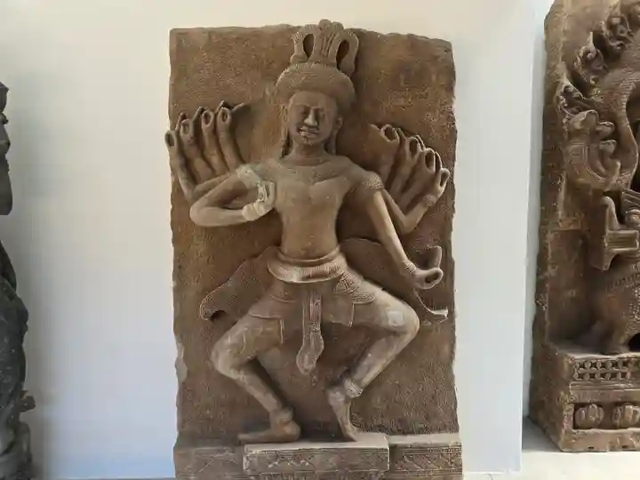 祈りの回廊亜細亜万神殿の像