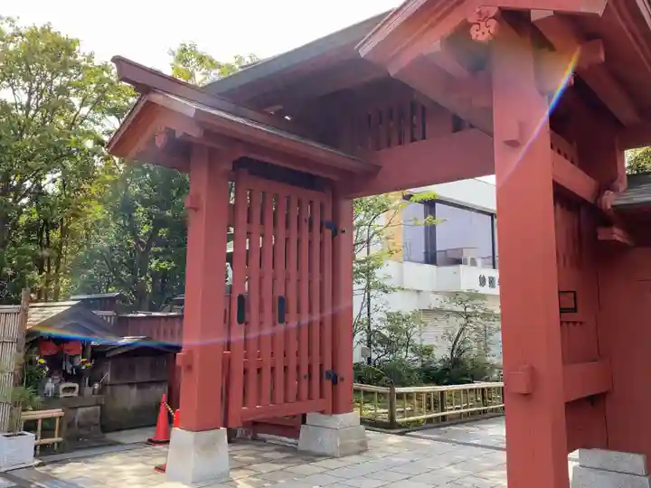 妙蓮寺の山門・神門