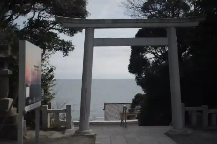 大洗磯前神社の{uncategorized: "未分類", other: "その他", undefined: "問題あり", building: "その他建物", grave: "お墓", sacred_gate: "鳥居", guardian: "狛犬", statue: "像", buddha: "仏像", history: "歴史", nature: "自然", garden: "庭園", animal: "動物", pagoda: "塔", temizu: "手水舎", mountain_gate: "山門・神門", sanctuary: "本殿・本堂", subordinate: "末社・摂社", art: "芸術", scenery: "景色", jizo: "地蔵", ema: "絵馬", goshuin: "御朱印", omikuji: "おみくじ", items: "授与品その他", amulet: "お守り", goshuincho: "御朱印帳", eats: "食事", festival: "お祭り", votive_dance: "神楽", shichigosan: "七五三参", wedding: "結婚式", experience: "体験その他", initially: "初詣", around: "周辺", anti_infection: "感染症対策"}