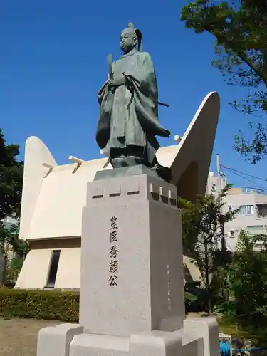 玉造稲荷神社の像