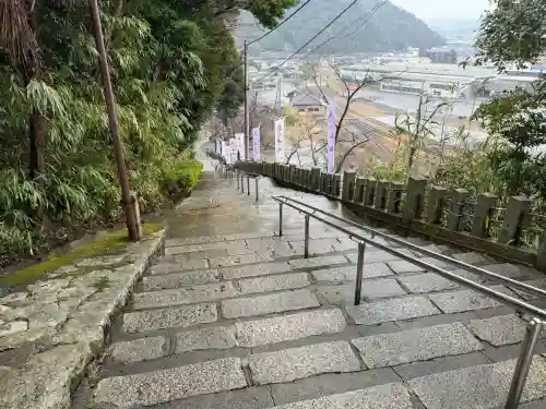 金崎宮の{uncategorized: "未分類", other: "その他", undefined: "問題あり", building: "その他建物", grave: "お墓", sacred_gate: "鳥居", guardian: "狛犬", statue: "像", buddha: "仏像", history: "歴史", nature: "自然", garden: "庭園", animal: "動物", pagoda: "塔", temizu: "手水舎", mountain_gate: "山門・神門", sanctuary: "本殿・本堂", subordinate: "末社・摂社", art: "芸術", scenery: "景色", jizo: "地蔵", ema: "絵馬", goshuin: "御朱印", omikuji: "おみくじ", items: "授与品その他", amulet: "お守り", goshuincho: "御朱印帳", eats: "食事", festival: "お祭り", votive_dance: "神楽", shichigosan: "七五三参", wedding: "結婚式", experience: "体験その他", initially: "初詣", around: "周辺", anti_infection: "感染症対策"}