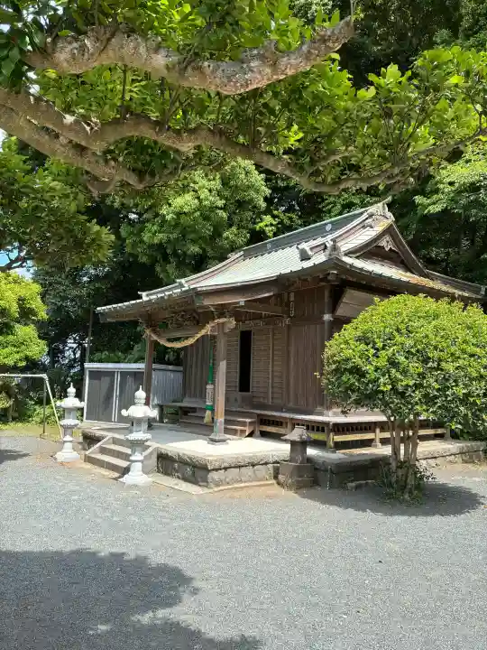 貴船神社の{uncategorized: "未分類", other: "その他", undefined: "問題あり", building: "その他建物", grave: "お墓", sacred_gate: "鳥居", guardian: "狛犬", statue: "像", buddha: "仏像", history: "歴史", nature: "自然", garden: "庭園", animal: "動物", pagoda: "塔", temizu: "手水舎", mountain_gate: "山門・神門", sanctuary: "本殿・本堂", subordinate: "末社・摂社", art: "芸術", scenery: "景色", jizo: "地蔵", ema: "絵馬", goshuin: "御朱印", omikuji: "おみくじ", items: "授与品その他", amulet: "お守り", goshuincho: "御朱印帳", eats: "食事", festival: "お祭り", votive_dance: "神楽", shichigosan: "七五三参", wedding: "結婚式", experience: "体験その他", initially: "初詣", around: "周辺", anti_infection: "感染症対策"}