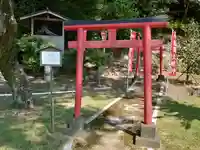 稲荷大明神の鳥居