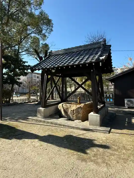 六所社(安井)の{uncategorized: "未分類", other: "その他", undefined: "問題あり", building: "その他建物", grave: "お墓", sacred_gate: "鳥居", guardian: "狛犬", statue: "像", buddha: "仏像", history: "歴史", nature: "自然", garden: "庭園", animal: "動物", pagoda: "塔", temizu: "手水舎", mountain_gate: "山門・神門", sanctuary: "本殿・本堂", subordinate: "末社・摂社", art: "芸術", scenery: "景色", jizo: "地蔵", ema: "絵馬", goshuin: "御朱印", omikuji: "おみくじ", items: "授与品その他", amulet: "お守り", goshuincho: "御朱印帳", eats: "食事", festival: "お祭り", votive_dance: "神楽", shichigosan: "七五三参", wedding: "結婚式", experience: "体験その他", initially: "初詣", around: "周辺", anti_infection: "感染症対策"}