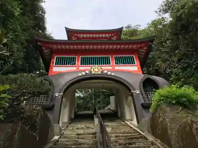津照寺の山門・神門
