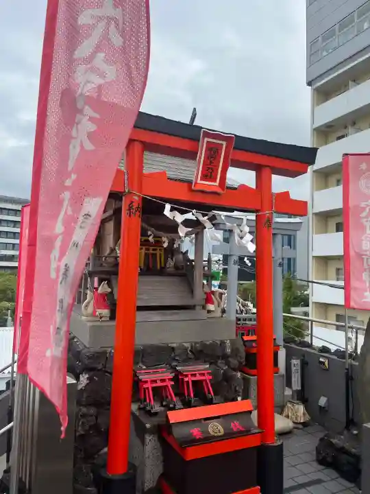 東京羽田 穴守稲荷神社の{uncategorized: "未分類", other: "その他", undefined: "問題あり", building: "その他建物", grave: "お墓", sacred_gate: "鳥居", guardian: "狛犬", statue: "像", buddha: "仏像", history: "歴史", nature: "自然", garden: "庭園", animal: "動物", pagoda: "塔", temizu: "手水舎", mountain_gate: "山門・神門", sanctuary: "本殿・本堂", subordinate: "末社・摂社", art: "芸術", scenery: "景色", jizo: "地蔵", ema: "絵馬", goshuin: "御朱印", omikuji: "おみくじ", items: "授与品その他", amulet: "お守り", goshuincho: "御朱印帳", eats: "食事", festival: "お祭り", votive_dance: "神楽", shichigosan: "七五三参", wedding: "結婚式", experience: "体験その他", initially: "初詣", around: "周辺", anti_infection: "感染症対策"}