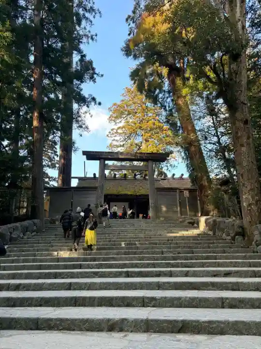 伊勢神宮内宮(皇大神宮)の{uncategorized: "未分類", other: "その他", undefined: "問題あり", building: "その他建物", grave: "お墓", sacred_gate: "鳥居", guardian: "狛犬", statue: "像", buddha: "仏像", history: "歴史", nature: "自然", garden: "庭園", animal: "動物", pagoda: "塔", temizu: "手水舎", mountain_gate: "山門・神門", sanctuary: "本殿・本堂", subordinate: "末社・摂社", art: "芸術", scenery: "景色", jizo: "地蔵", ema: "絵馬", goshuin: "御朱印", omikuji: "おみくじ", items: "授与品その他", amulet: "お守り", goshuincho: "御朱印帳", eats: "食事", festival: "お祭り", votive_dance: "神楽", shichigosan: "七五三参", wedding: "結婚式", experience: "体験その他", initially: "初詣", around: "周辺", anti_infection: "感染症対策"}