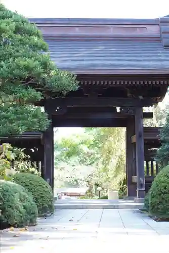 高幡不動尊　金剛寺の山門