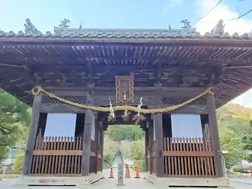 西林寺の山門