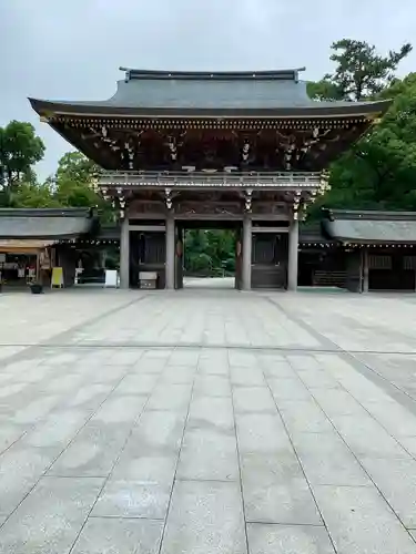 寒川神社の山門・神門