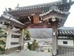 円実寺の山門