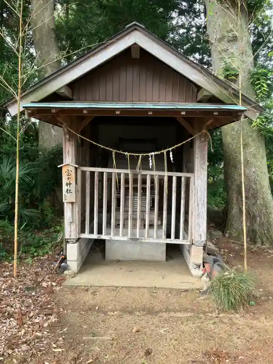 地神神社の{uncategorized: "未分類", other: "その他", undefined: "問題あり", building: "その他建物", grave: "お墓", sacred_gate: "鳥居", guardian: "狛犬", statue: "像", buddha: "仏像", history: "歴史", nature: "自然", garden: "庭園", animal: "動物", pagoda: "塔", temizu: "手水舎", mountain_gate: "山門・神門", sanctuary: "本殿・本堂", subordinate: "末社・摂社", art: "芸術", scenery: "景色", jizo: "地蔵", ema: "絵馬", goshuin: "御朱印", omikuji: "おみくじ", items: "授与品その他", amulet: "お守り", goshuincho: "御朱印帳", eats: "食事", festival: "お祭り", votive_dance: "神楽", shichigosan: "七五三参", wedding: "結婚式", experience: "体験その他", initially: "初詣", around: "周辺", anti_infection: "感染症対策"}