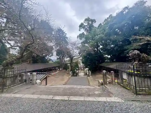石座神社の{uncategorized: "未分類", other: "その他", undefined: "問題あり", building: "その他建物", grave: "お墓", sacred_gate: "鳥居", guardian: "狛犬", statue: "像", buddha: "仏像", history: "歴史", nature: "自然", garden: "庭園", animal: "動物", pagoda: "塔", temizu: "手水舎", mountain_gate: "山門・神門", sanctuary: "本殿・本堂", subordinate: "末社・摂社", art: "芸術", scenery: "景色", jizo: "地蔵", ema: "絵馬", goshuin: "御朱印", omikuji: "おみくじ", items: "授与品その他", amulet: "お守り", goshuincho: "御朱印帳", eats: "食事", festival: "お祭り", votive_dance: "神楽", shichigosan: "七五三参", wedding: "結婚式", experience: "体験その他", initially: "初詣", around: "周辺", anti_infection: "感染症対策"}