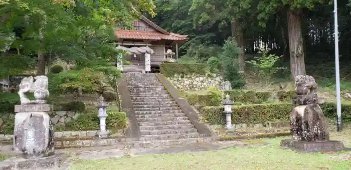 石田山神社の建物その他